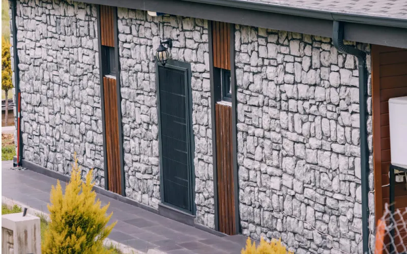 Vertical cladding of Stones